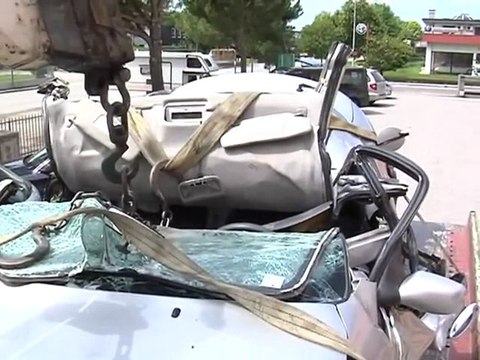 SCHIANTO IN AUTO, MUORE A 20 ANNI