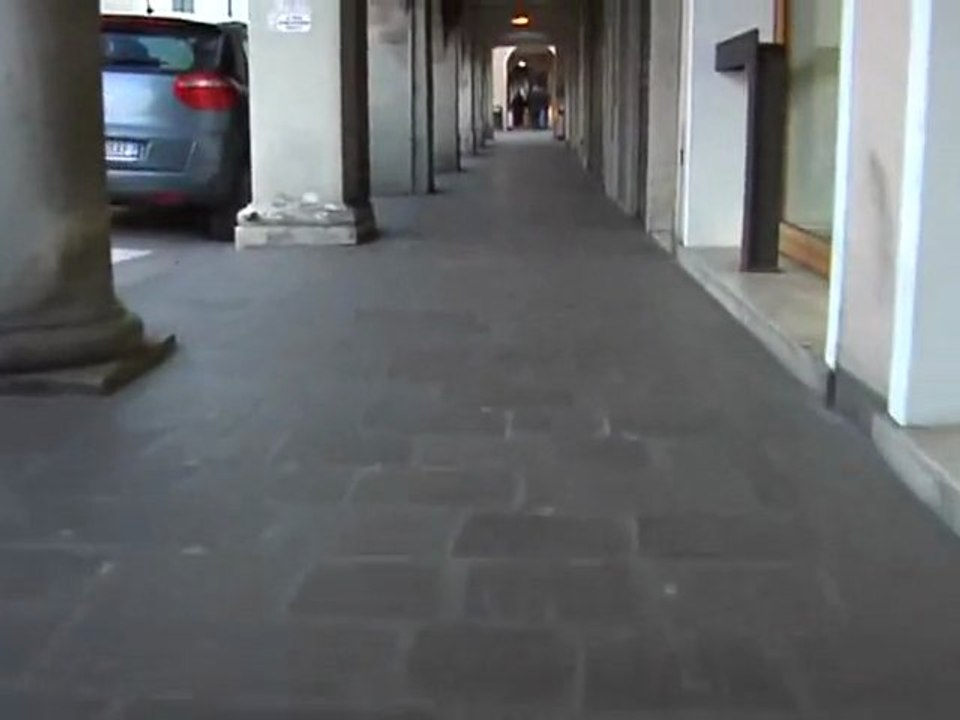 ACCOLTELLATO PER GELOSIA