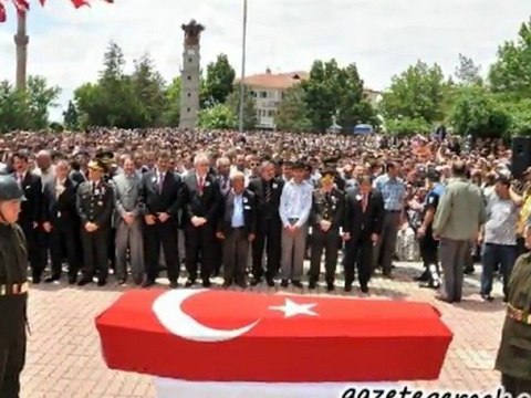 EMRE GÜMÜŞ ÜZÜLME ANNEM