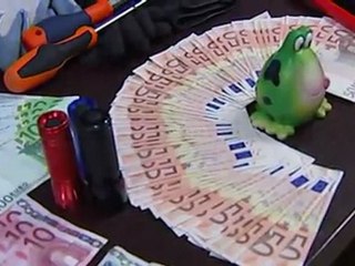 COLPI IN ABITAZIONE, 5 ARRESTI