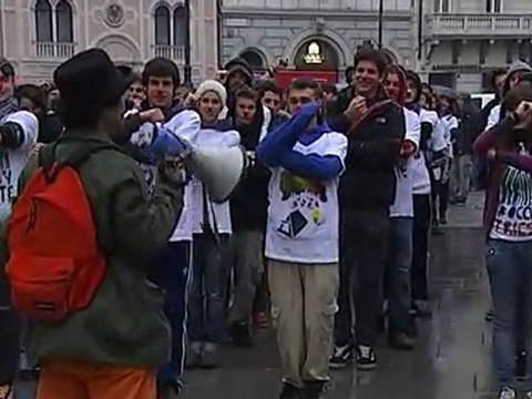 'INDIGNADOS': APPELLI ALLO SGOMBERO