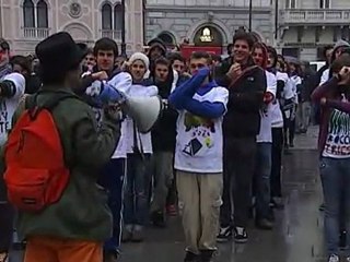 'INDIGNADOS': APPELLI ALLO SGOMBERO