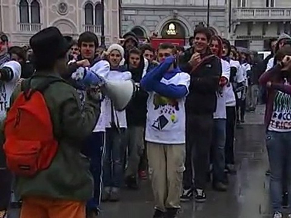 'INDIGNADOS': APPELLI ALLO SGOMBERO