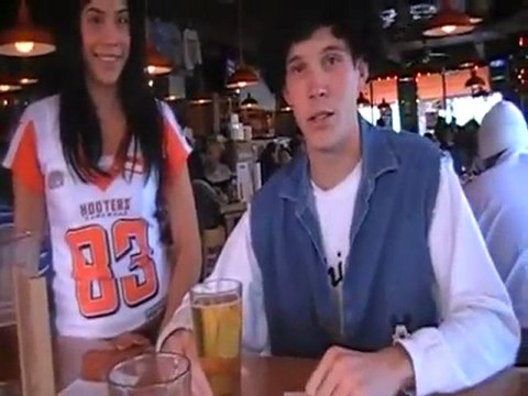 Hooters Kisses