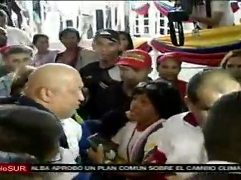 Presidente de Venezuela entregó viviendas a damnificados