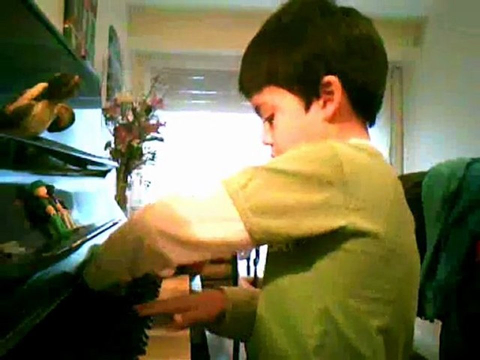 Aprendiendo "Chiribín chín chín" - Santino Blanco (4 años)