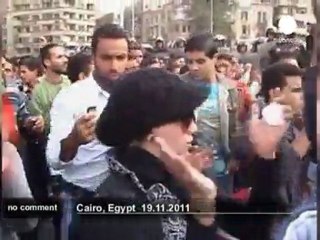 Tải video: Clashes in Cairo's Tahrir Square - no comment