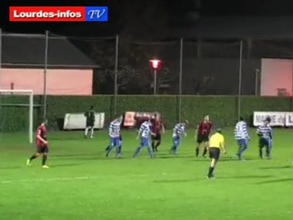 Foot :  F.C.Lourdes XI - Revel (championnat honneur midi-Pyrénées)