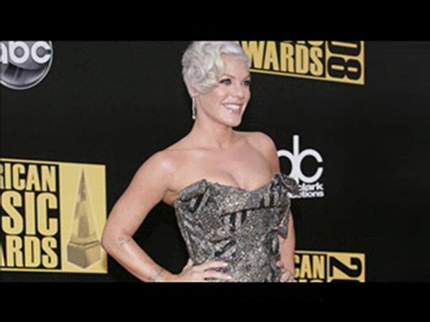 Watch American Music Awards 2011 live stream online
