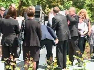 New Zealand remembers dead miners