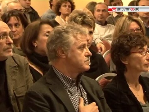 TG 19.11.11 Centosassi scagliano la prima pietra sulla politica pugliese