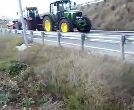 tarimdestek.net Case ile John Deere Çekişmesi