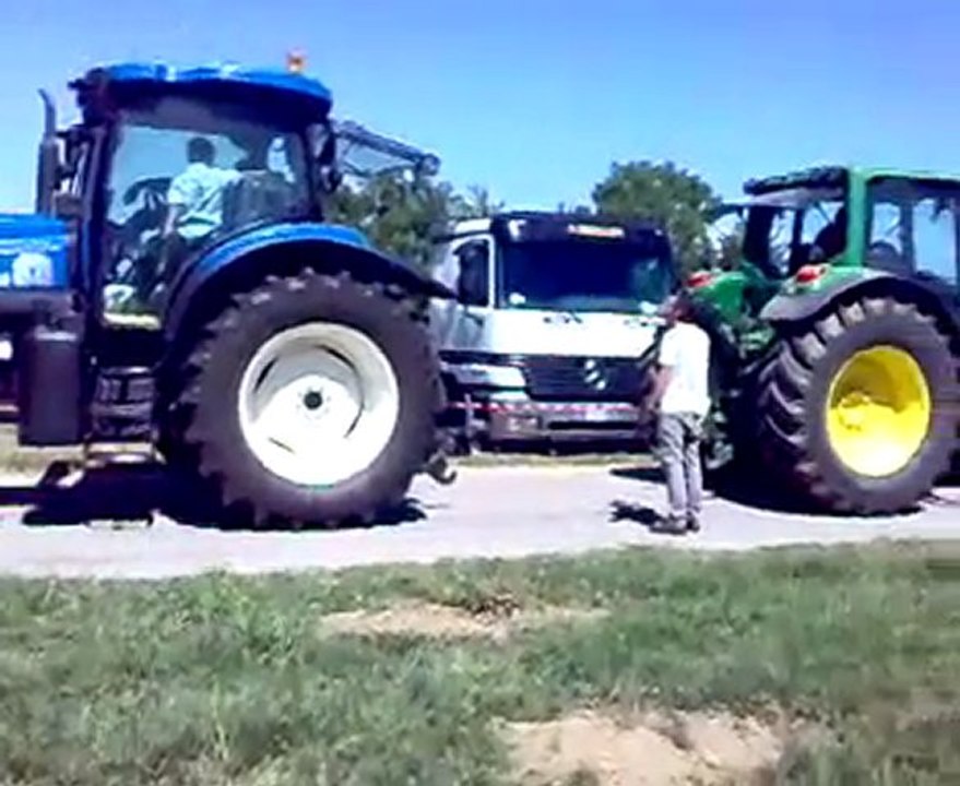 www.tarimdestek.net JOHN DEERE 6620 ile NEW HOLLAND TS135A Çekişmesi
