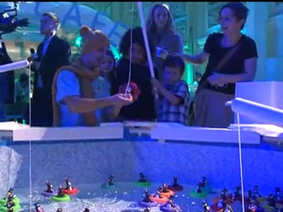 HAPPY FEET TWO: Robin Williams and Elijah Wood at premiere