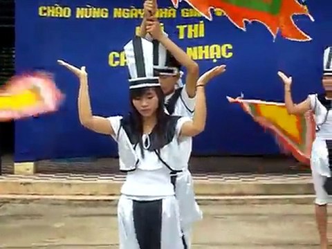 TRƯỜNG TRUNG HỌC BA CHÚC HS Lớp 10A6 Dòng Máu Lạc Hồng