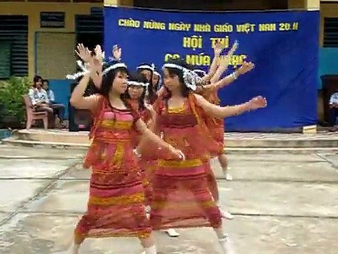 TRƯỜNG TRUNG HỌC BA CHÚC Lớp 10A2 Múa Huong Xua