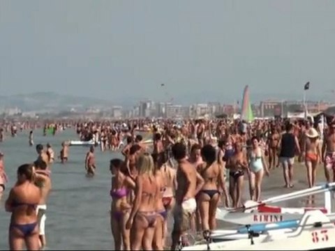 Rimini: spiagge affollate per il primo week end di luglio