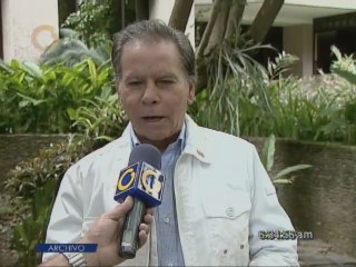 Diego Arria entregó documentos contra el Presidente Chávez en la CPI