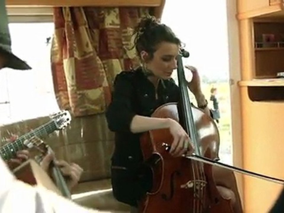 VIDEO CLIP "PIEDS ET MAINS LIÉS" Kendji