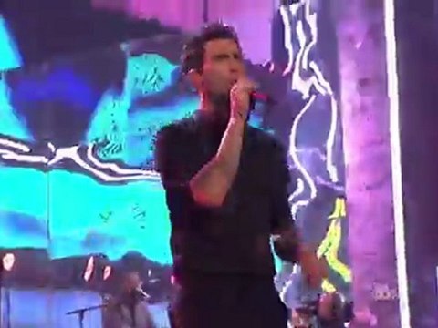 Maroon 5 - Moves like Jagger (feat. Christina Aguilera) @ AMAs