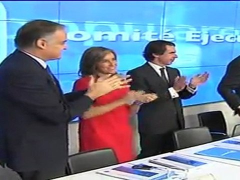 Rajoy es recibido con aplausos por el Comité Ejecutivo Nacional del PP