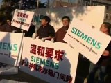 Chinese Bloggers Smash Siemens Refrigerators in Protest