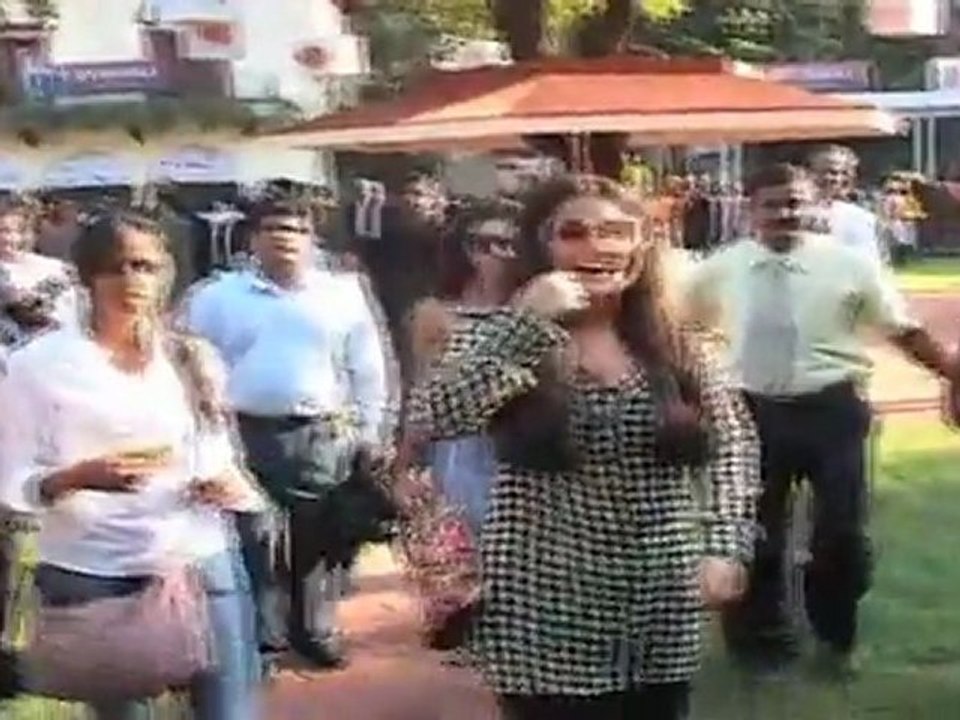 Vidya Balan Promotes 'The Dirty Picture' At Mahalaxmi Race Course