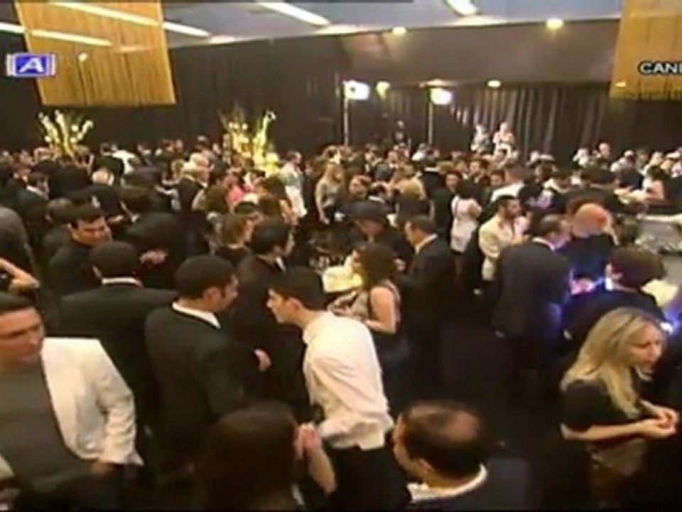 PETEK DİNÇÖZ  (17 KRAL MÜZİK ÖDÜL TÖRENİ KIRMIZI HALI)