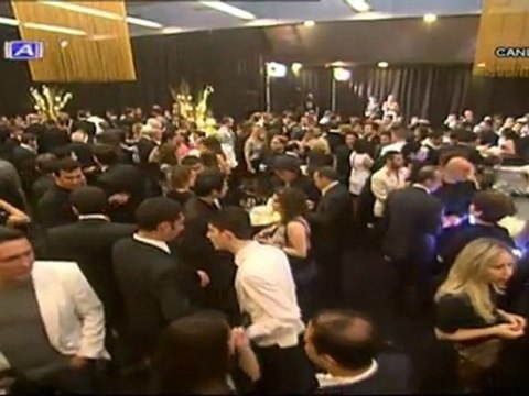 PETEK DİNÇÖZ (17 KRAL MÜZİK ÖDÜL TÖRENİ KIRMIZI HALI)