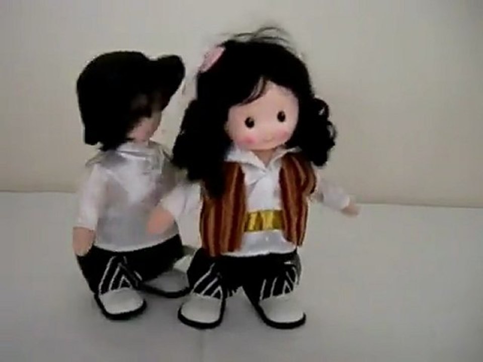 Kolbastı Oynayan Oyuncak Bebekler