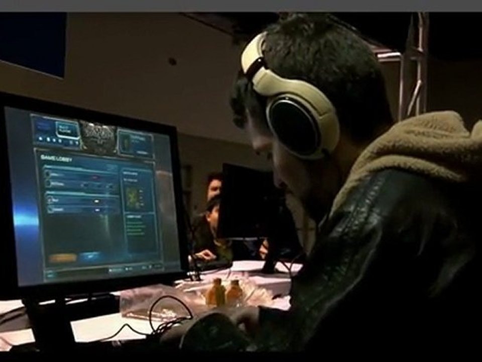 MLG Providence 2011 - Game 1 & 2 - Quantic Destiny (Z) VS VileNova (P)