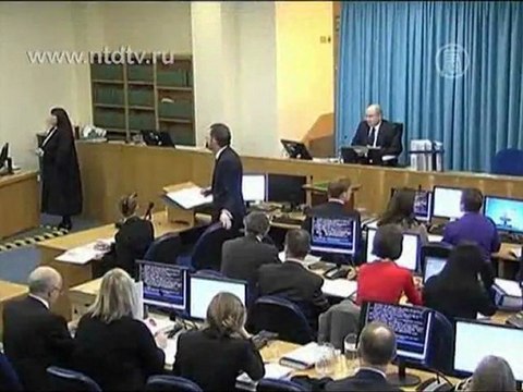 Хью Грант дает показания в суде против Мёрдока