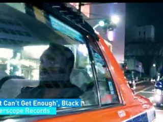 Lady Gaga visits Amy Winehouse home