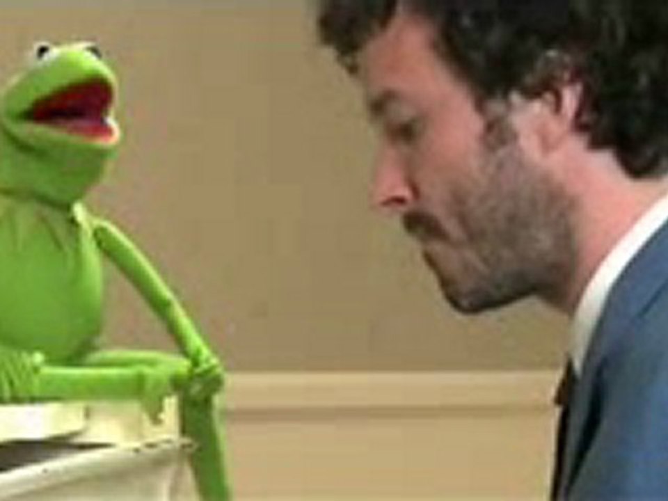 Bret McKenzie and Kermit the Frog sing  Life's a Happy Song