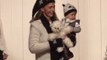 Gilet, bonnet et écharpe pur mohair portés par Nathalie - Bonnet panda, écharpe et moufles mohair et soie portés par Jules