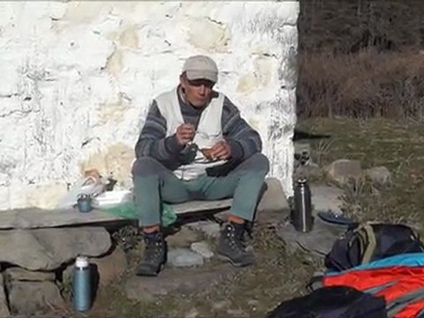 Pause repas ( Christian et son dessert )