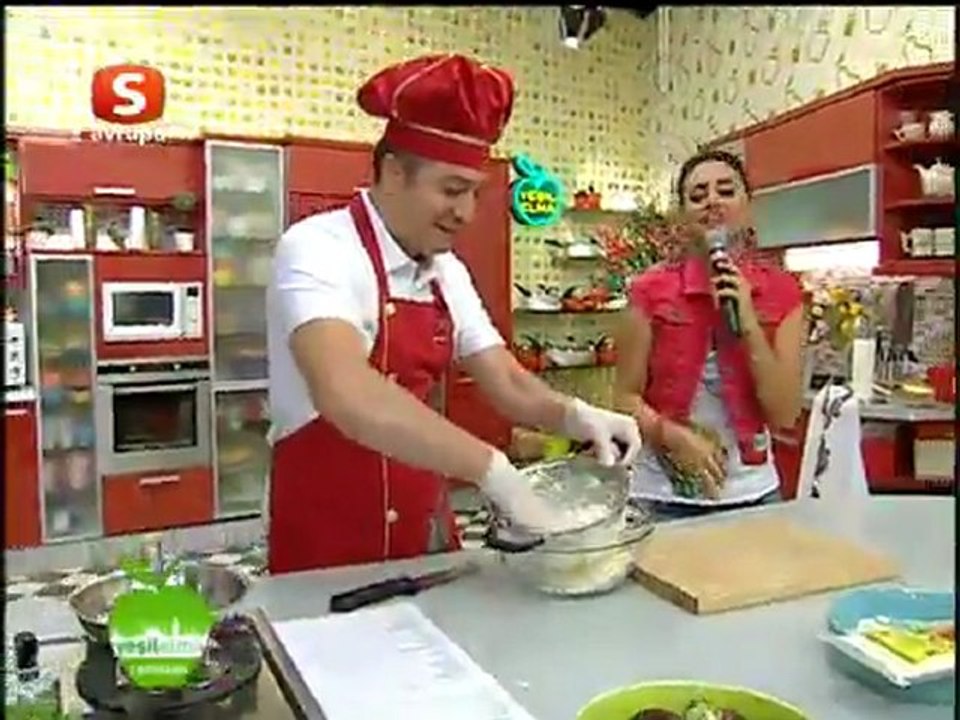 Azeri Gunel Biz iki Devlet Bir Miletiz ( Yeşil Elma)