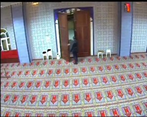 Bursa Dikkaldırım Mihraplı Camiinde Hırsızlık Anı Güvenlik Kamerası