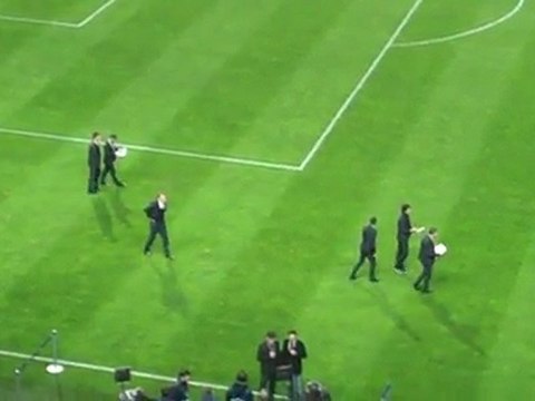 Είσοδος παικτών Ολυμπιακού στο Βελοντρόμ