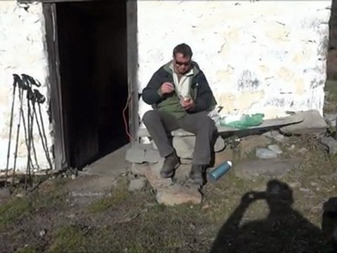 Pause repas (Jean- Michel et son dessert)