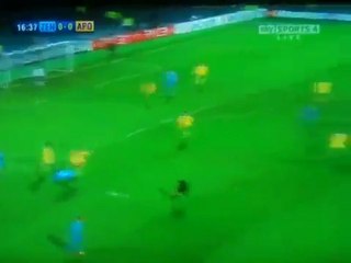 Ο Μπριχ δέχεται την μπάλα στο κεφάλι