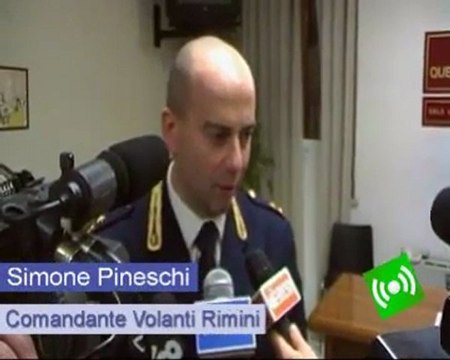 Altarimini. Si gettano nelle acque gelide per fuggire dalla Polizia