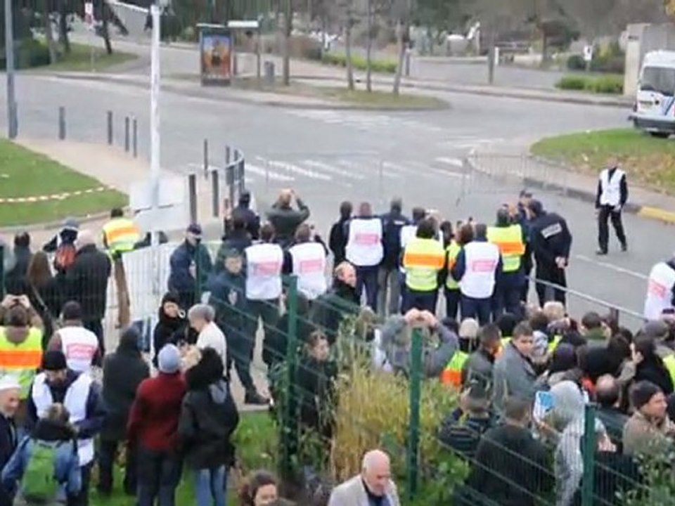 Démolition de la tour plein ciel de Montreynaud