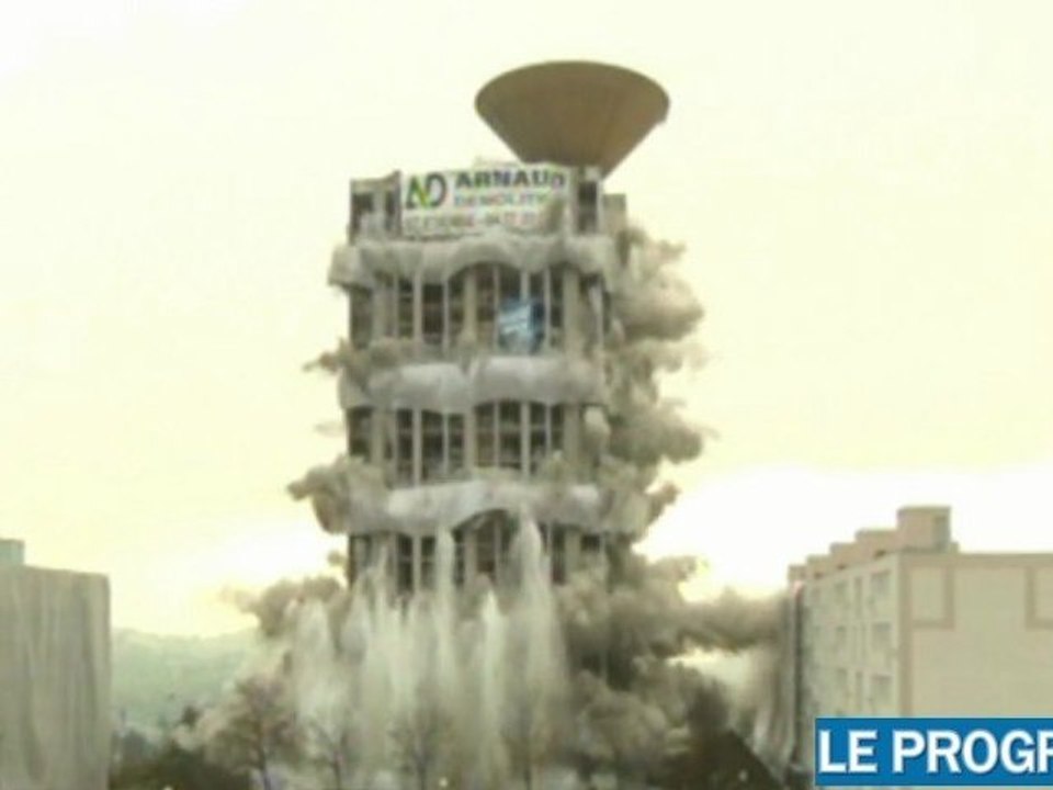 Saint-Etienne: implosion de la tour Plein Ciel