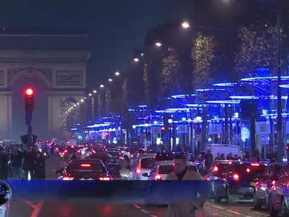 L'avenue des Champs Elysées illuminée pour les...