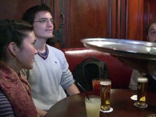 ويب-بار هاري مقصد الاميركيين في باريس يحتفل بمئويته