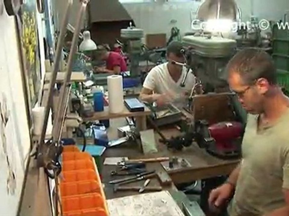 Fontenille Pataud, artisan- fabricant de couteaux régionaux : Thiers, Laguiole (version courte)