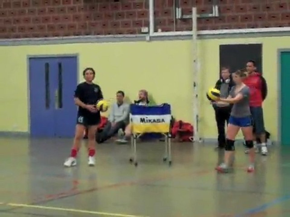 Les filles du RCA volley à l'entraînement