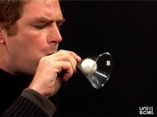 Une balle de ping-pong récalcitrante