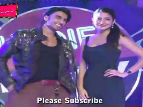 Hot Bomb Anushka Sharma & Ranveer Singh's Hot Poses @ Promotion Of Ladies Vs Ricky Bahl